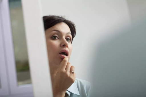 Aftoza nawrotowa – jak leczyć?